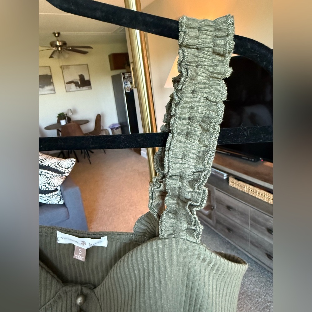 Backyard Roses Olive Green Ruffle Dacey Top Size Small - Picture 9 of 10